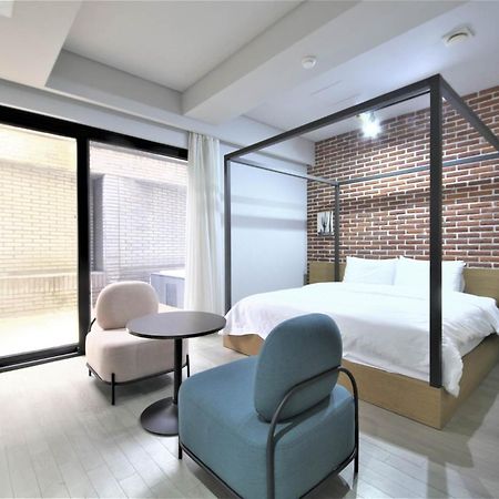 Seomyeon Hound Hotel 1St Street Пусан Екстериор снимка