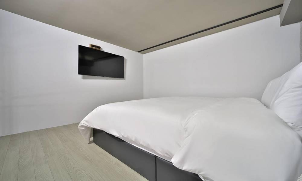 Seomyeon Hound Hotel 1St Street Пусан Стая снимка