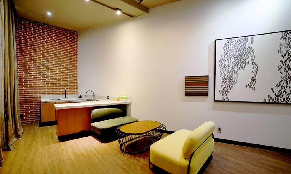 Seomyeon Hound Hotel 1St Street Пусан Екстериор снимка
