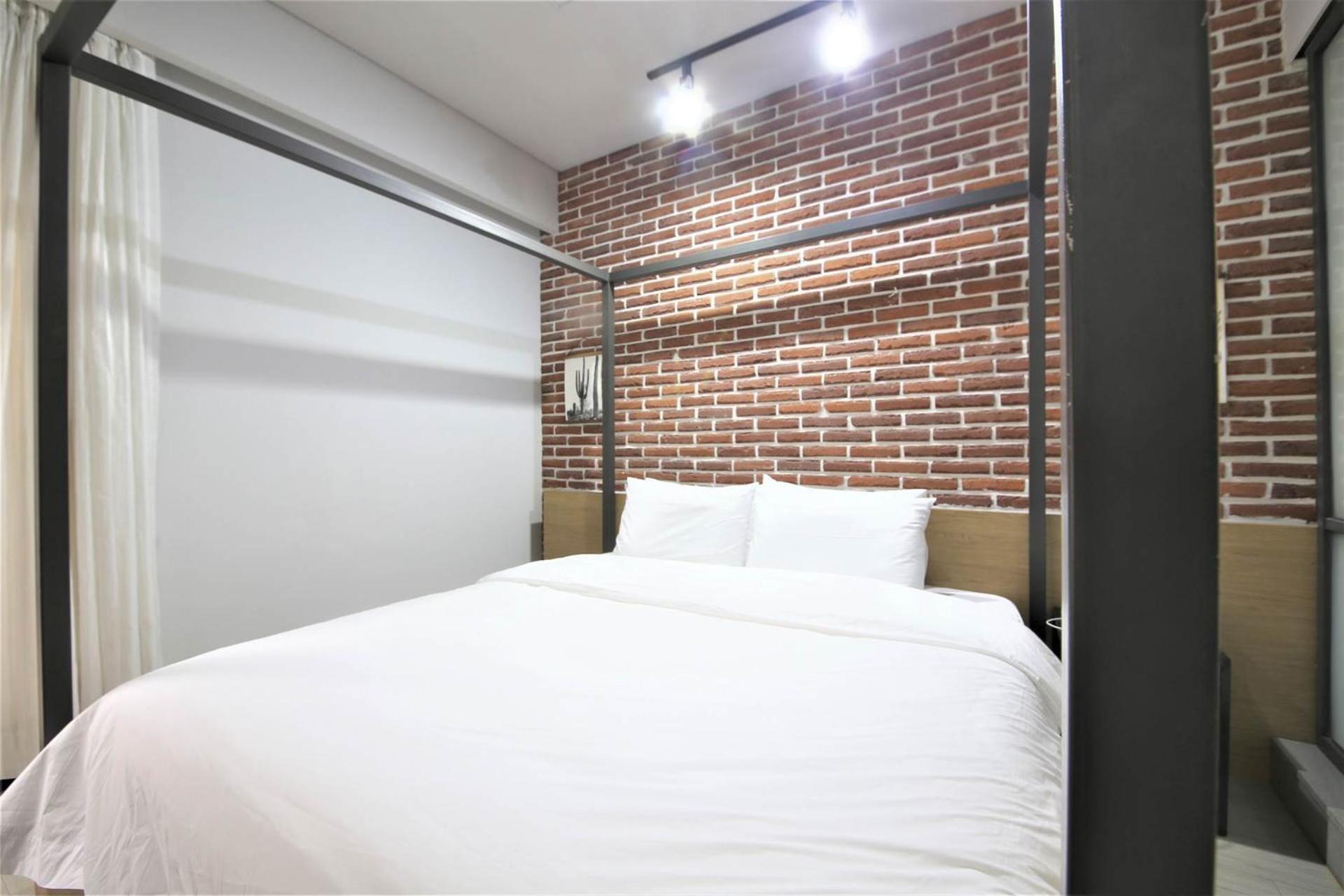 Seomyeon Hound Hotel 1St Street Пусан Екстериор снимка